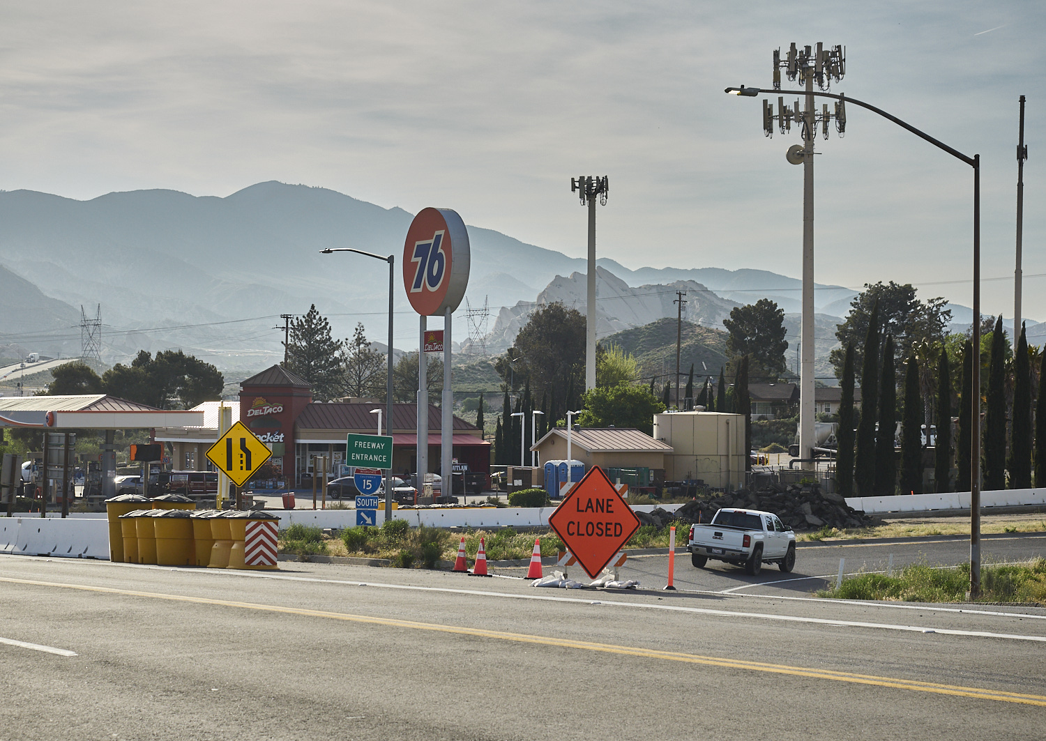 amerikanische Highway-Idylle am Cajon-Pass