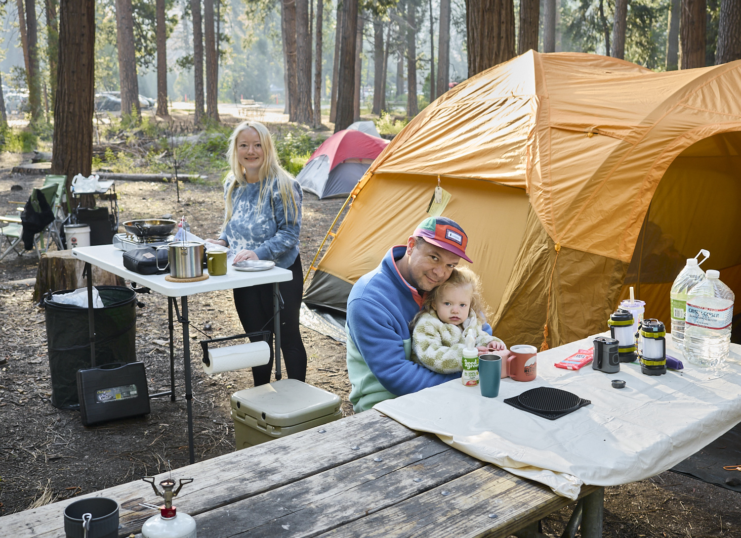 Eine amerikanische Familie im Lager 4 in Yosemite Valley.