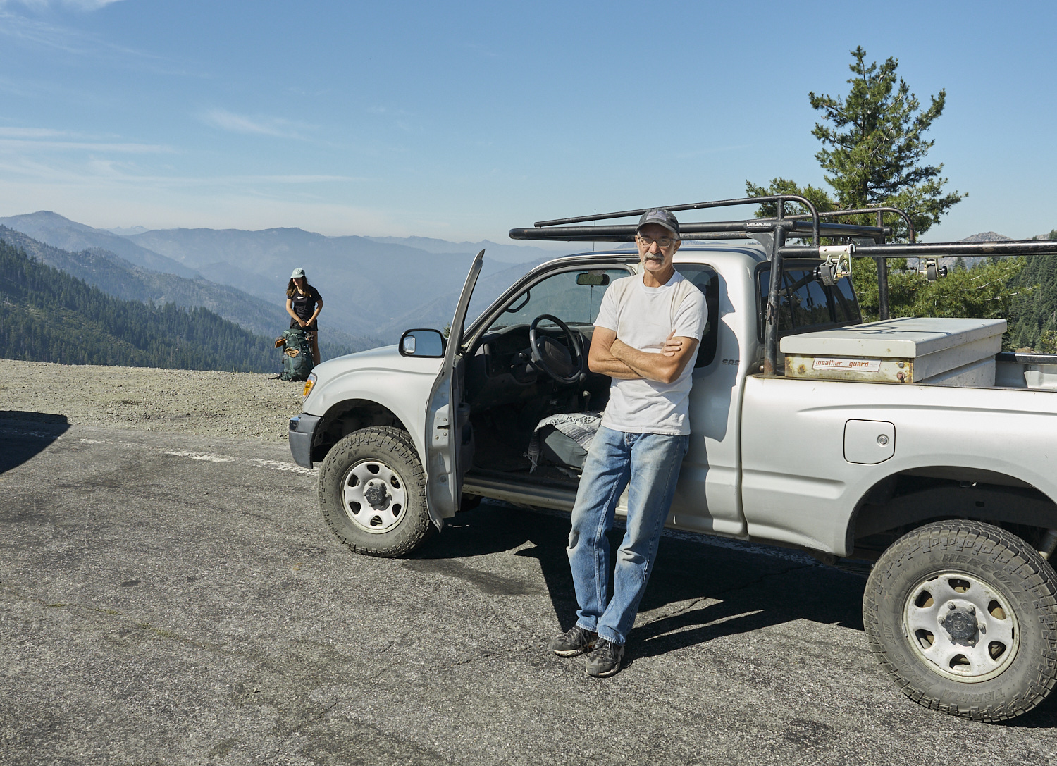 Ein Trail Angel vor seinem Pick-up in Nordkalifornien.